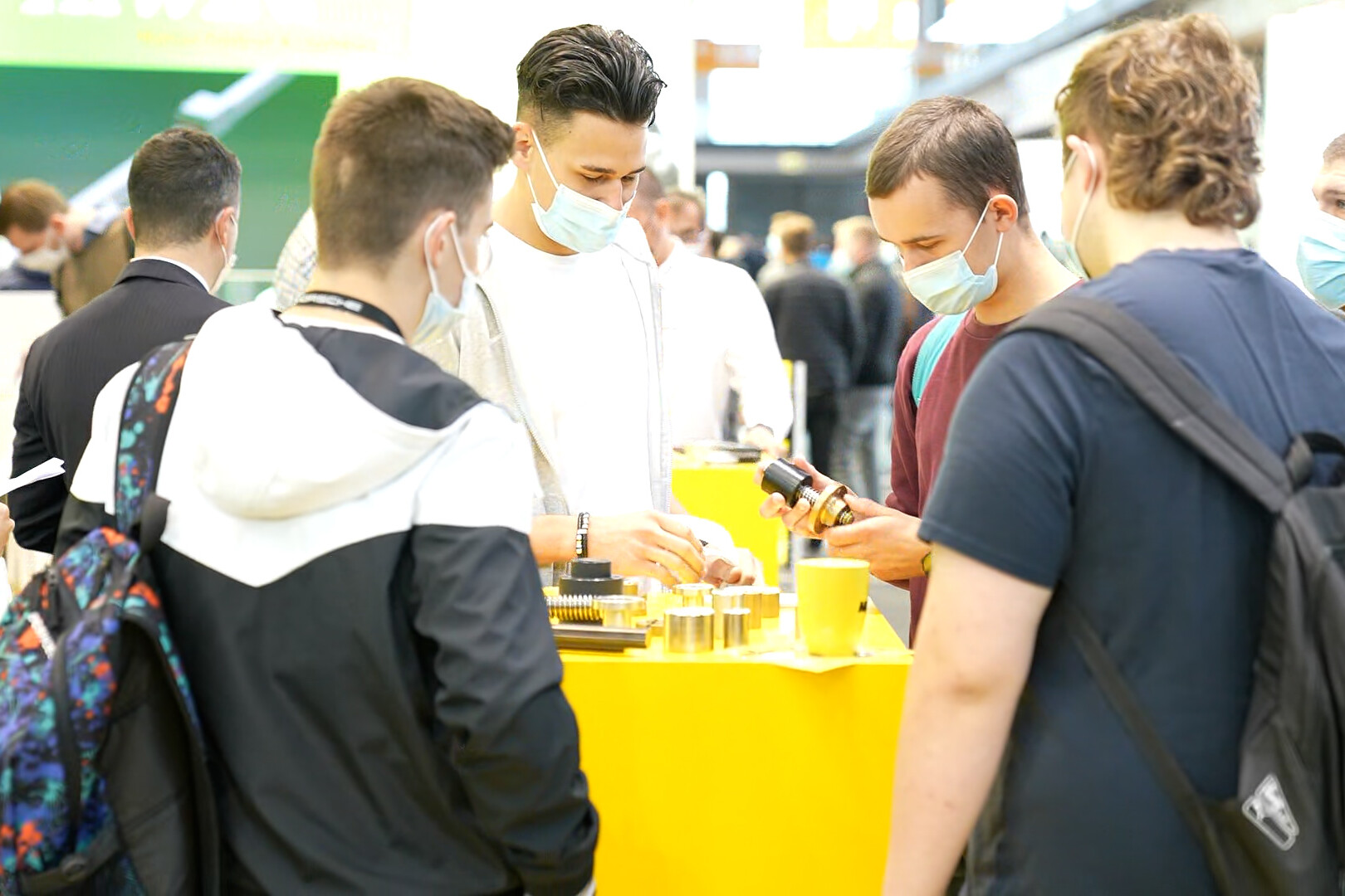 Praktischer Austausch am Messestand