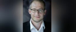 Motek Internationale Fachmesse für Produktions- und Montageautomatisierung csm Motek2021 Uwe Popp Managing Director Apium Additive Technologies GmbH 9a56286ada uai